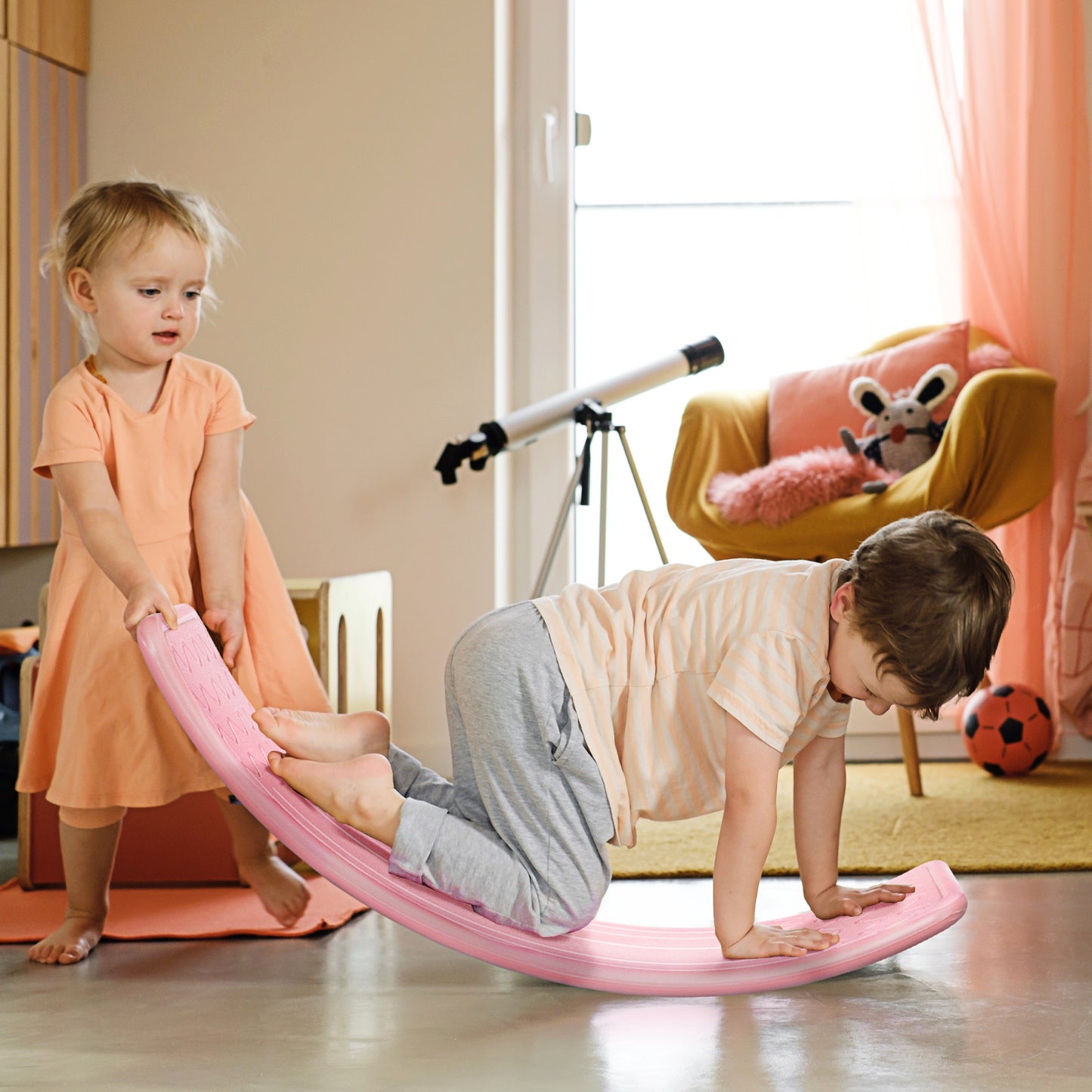 Qaba 32.3" Balance Board, Wobble Board Kids Curvy Rocker Board, Ended Preschool Learning Montessori Waldorf Toy, Pink