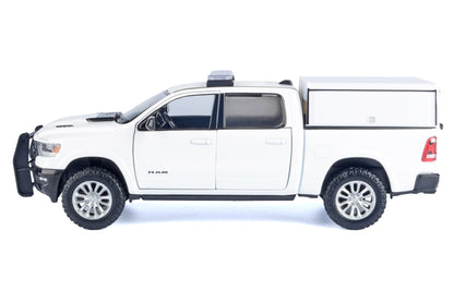 2019 RAM 1500 Laramie Crew Cab Pickup Truck with Truck Bed Camper White "Custom Builder's Kit" Series 1/27 Diecast Model Car by Motormax