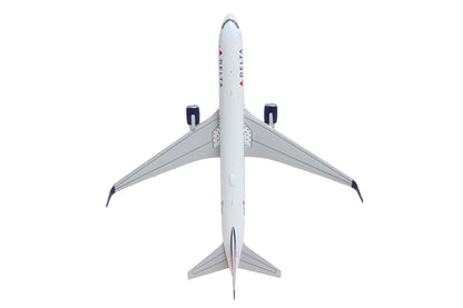 Boeing 767-300ER Commercial Aircraft "Delta Air Lines" (N199DN) White with Red and Blue Tail 1/400 Diecast Model by GeminiJets
