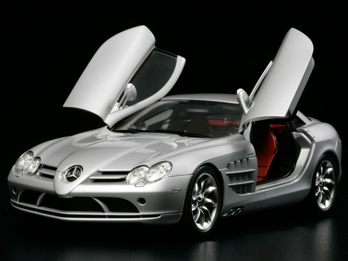 Model Kit Mercedes-Benz SLR McLaren 1/24 Scale Model by Tamiya