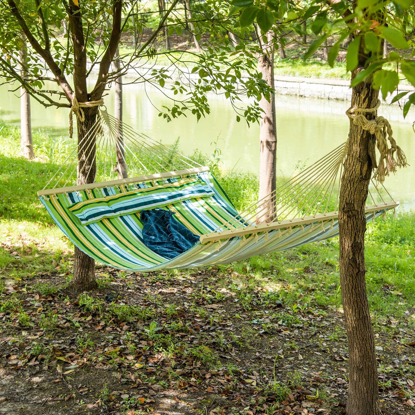 83" Patio Double Hammock, Wide Outdoor Hammock Bed Striped Fits 2 People Sunbed Camping hang Sleep w/ Pillow, White Stri