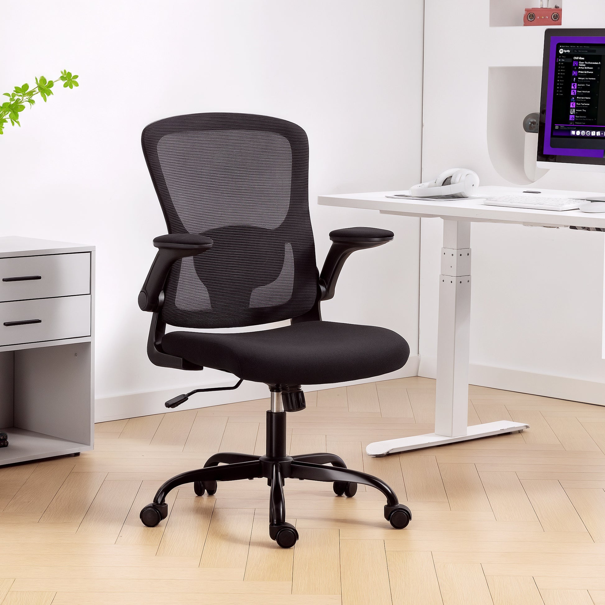 Ergonomic Mesh Office Chair with 4D Lumbar Support, Swivel Desk Chair with Flip-up Armrests, Tilt Function, Black